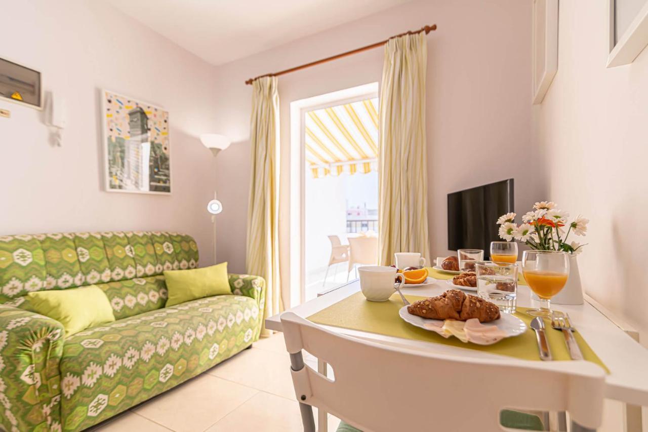 أرونا Apartamentos En El Centro De Los Cristianos المظهر الخارجي الصورة